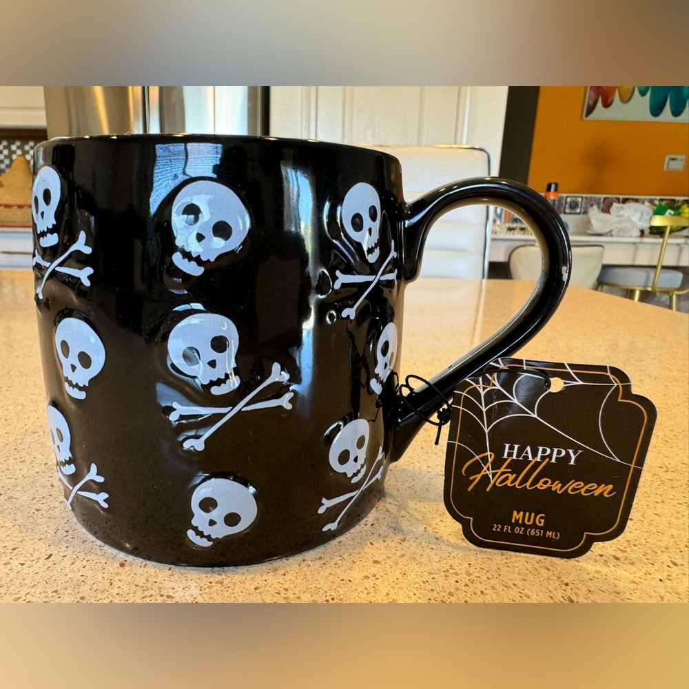 Global design connections, Halloween Skull and Crossbones mug